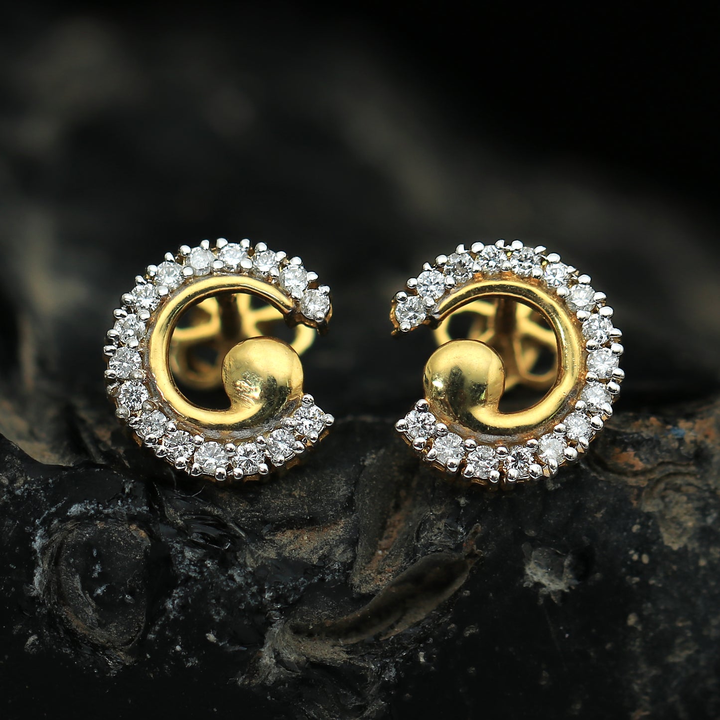 Gold Swirl Diamond Stud Earrings in 18K