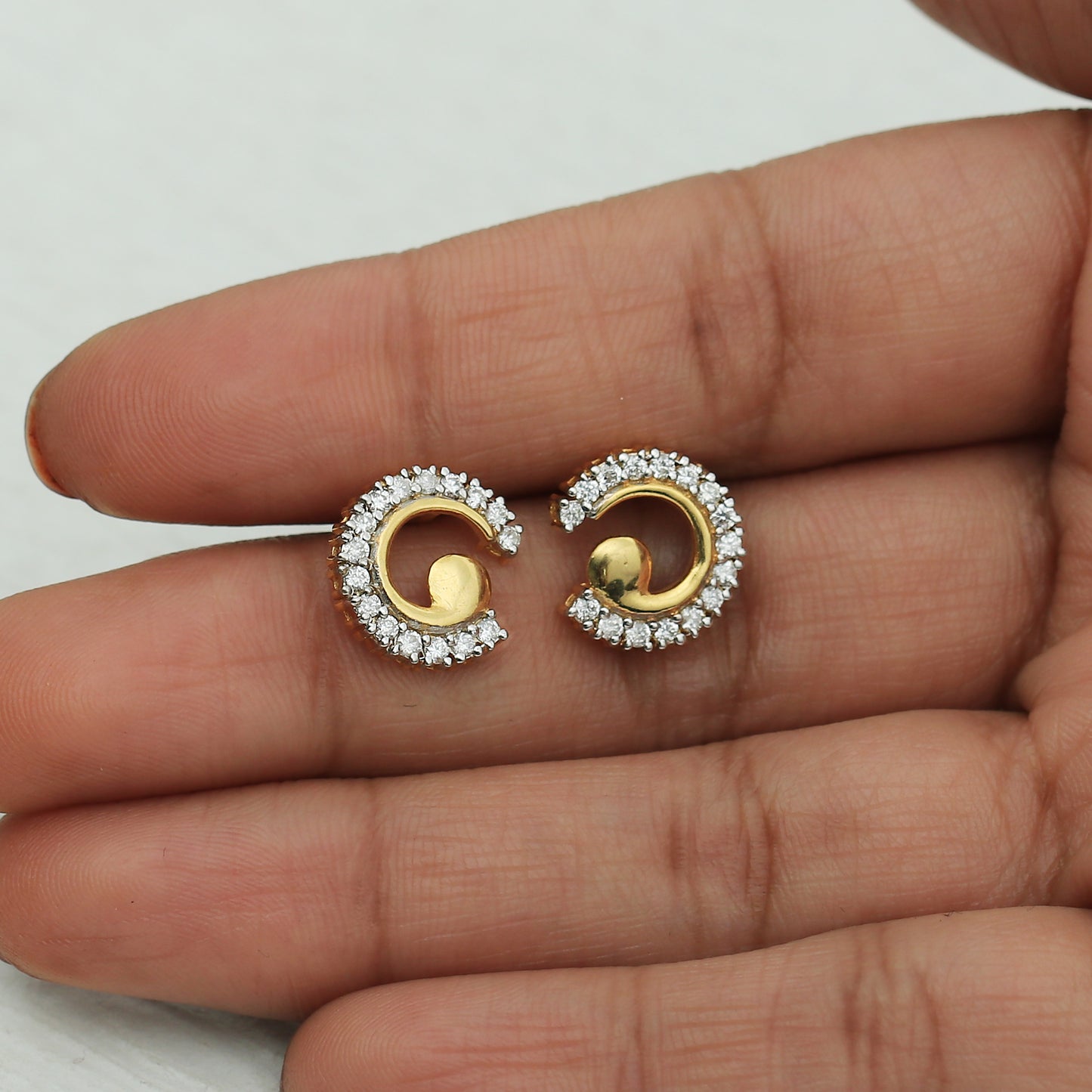 Gold Swirl Diamond Stud Earrings in 18K