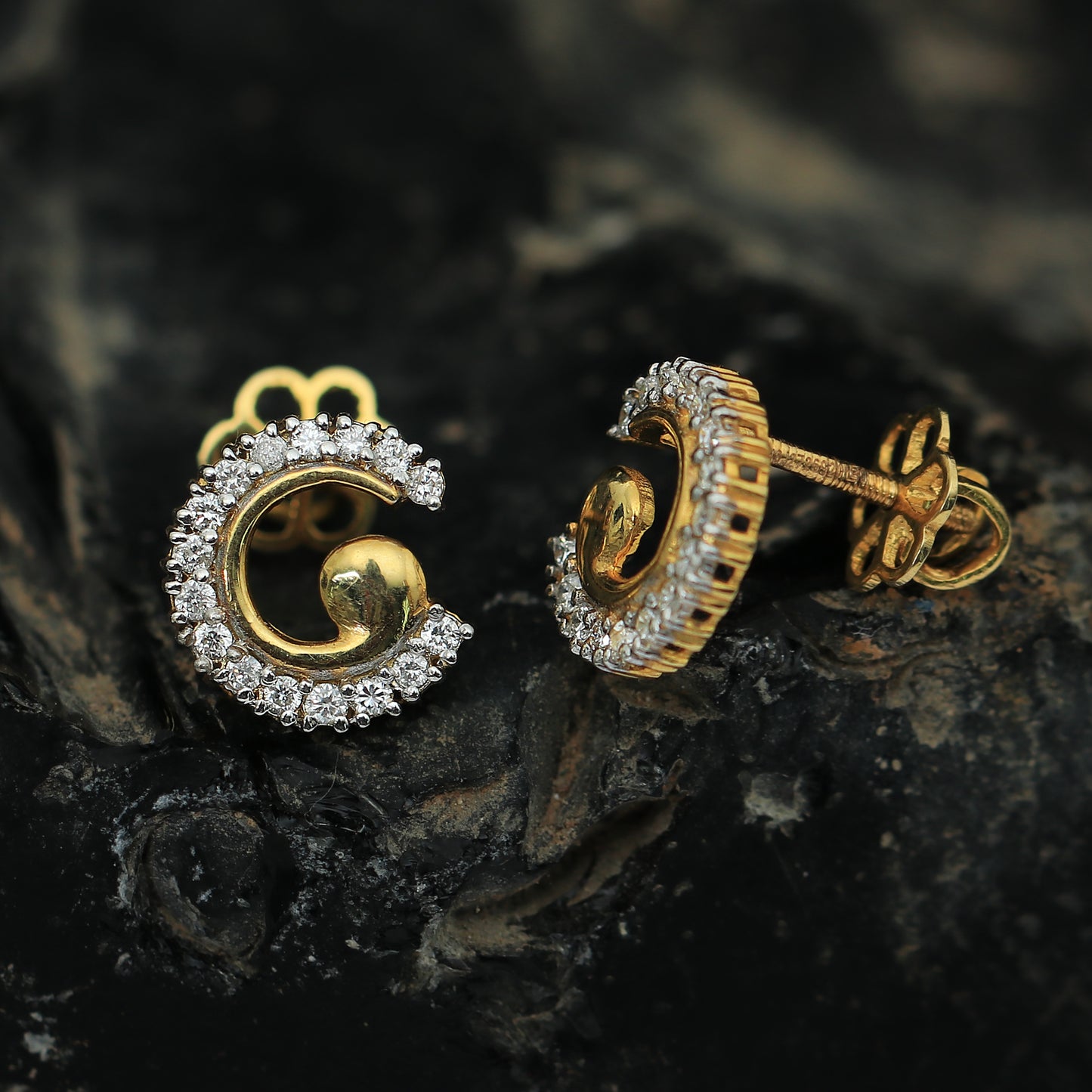 Gold Swirl Diamond Stud Earrings in 18K