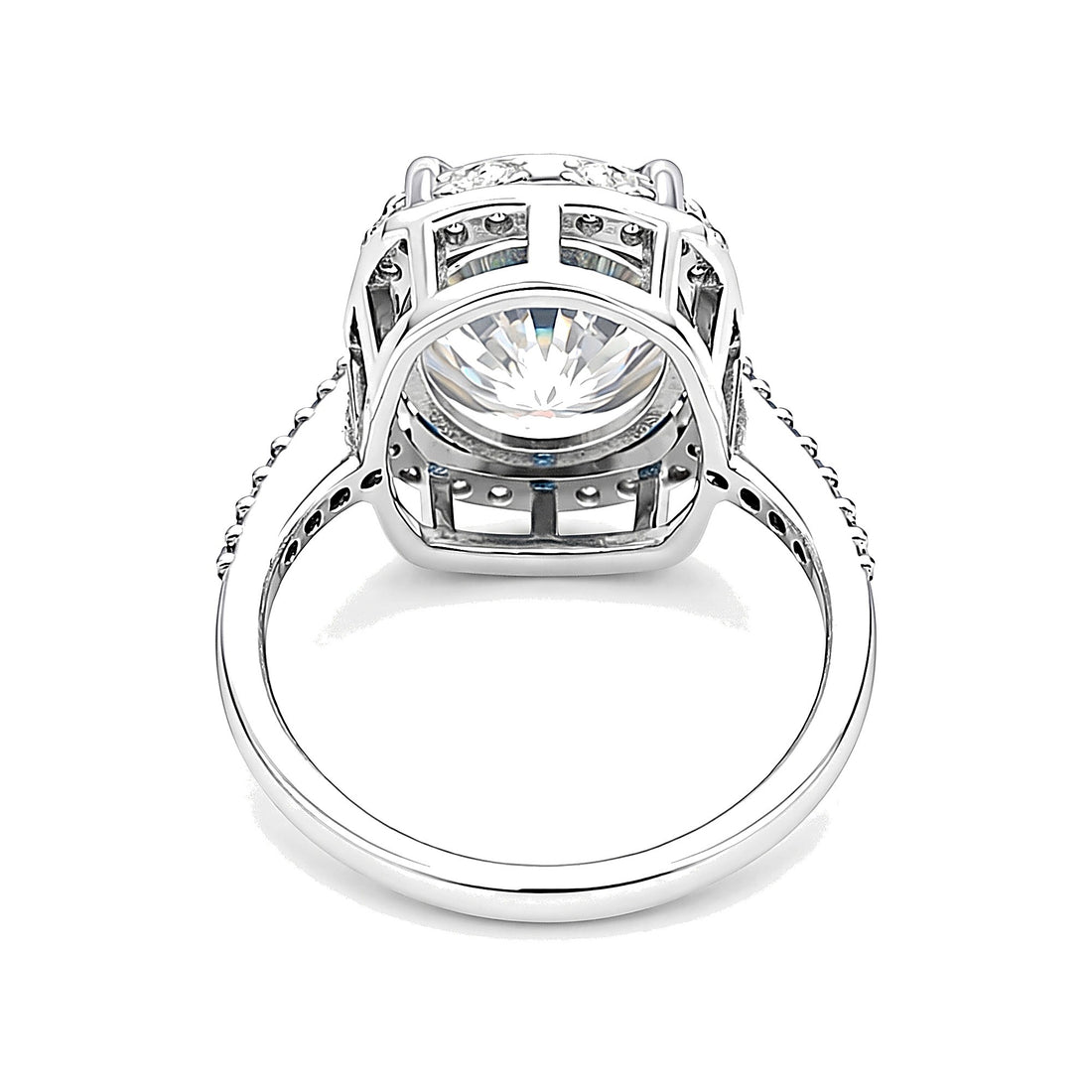 Close-up of round brilliant cut lab diamond, VS1 clarity grade, full sparkle