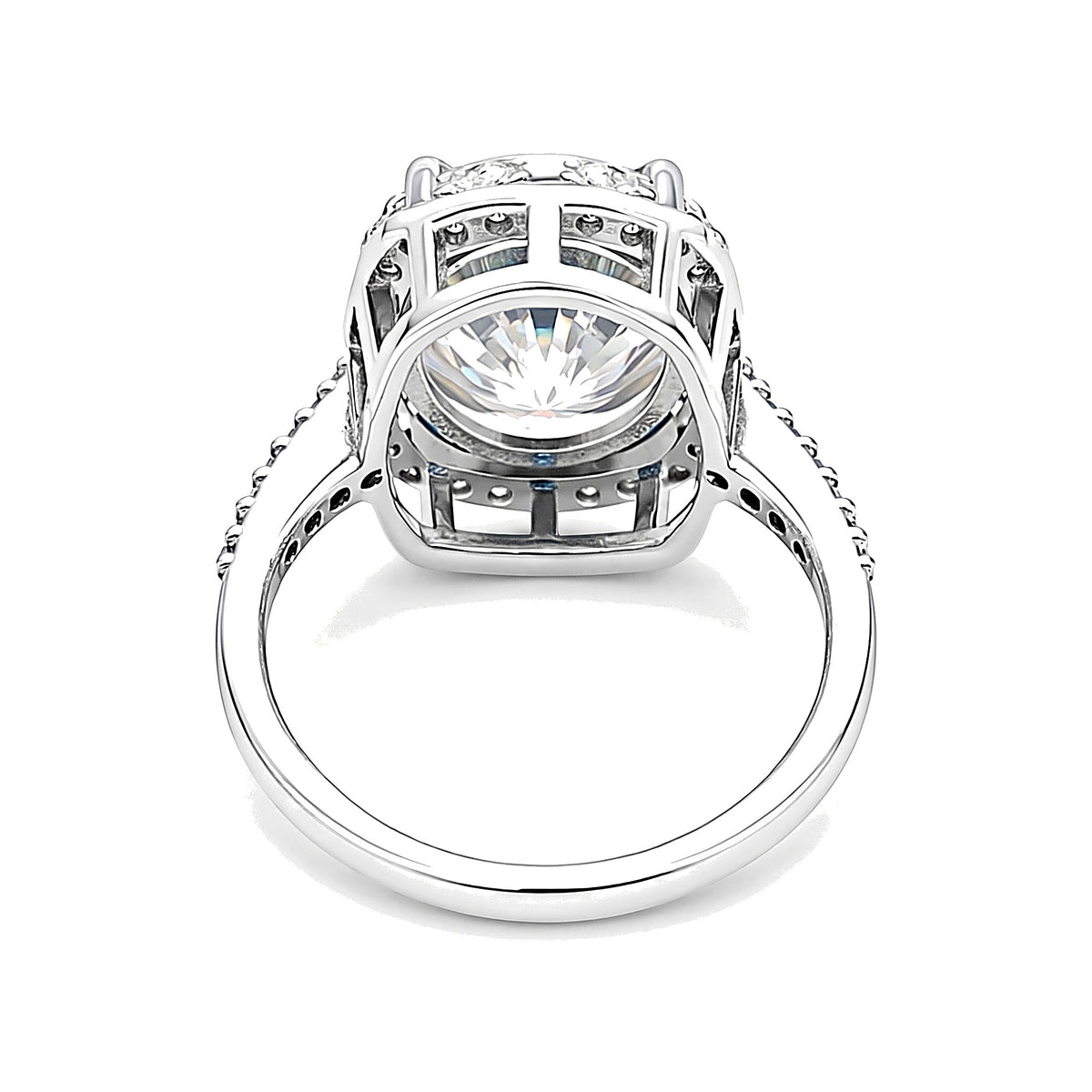 Close-up of round brilliant cut lab diamond, VS1 clarity grade, full sparkle