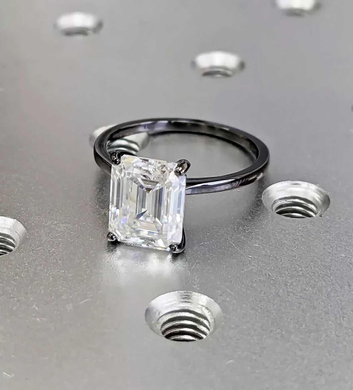 2.52 ct DEW Emerald Cut Certified F VS1 White Moissanite Ring For Lady 18K Gold Plated 18K Gold Plated