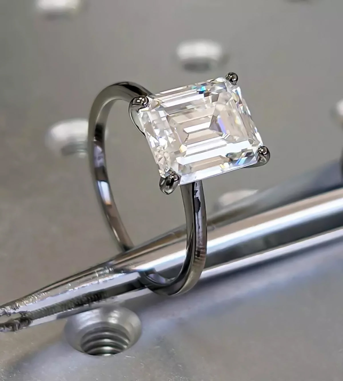 2.52 ct DEW Emerald Cut Certified F VS1 White Moissanite Ring For Lady 18K Gold Plated 18K Gold Plated