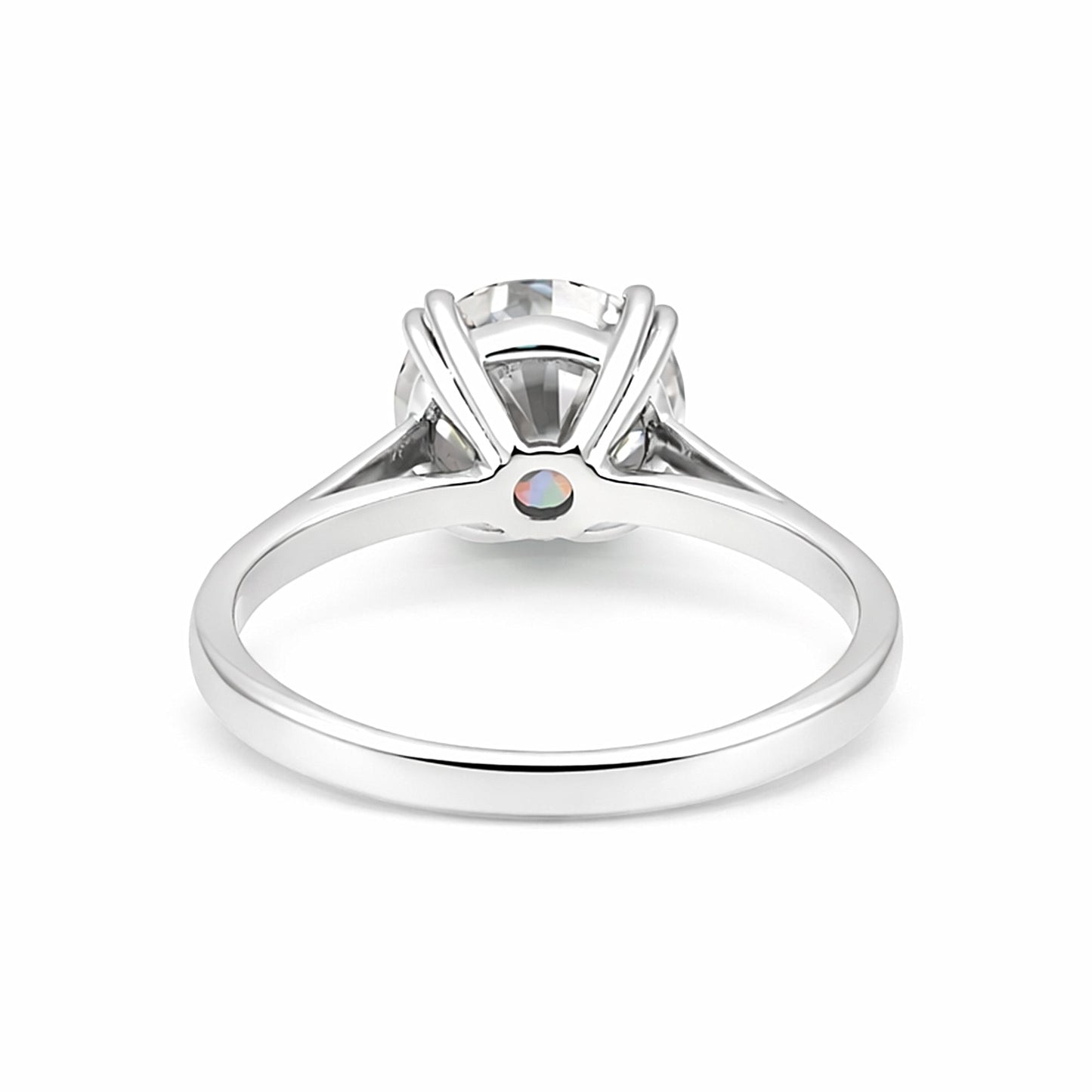 Close-up of large round brilliant lab diamond, VS1 clarity grade and table view