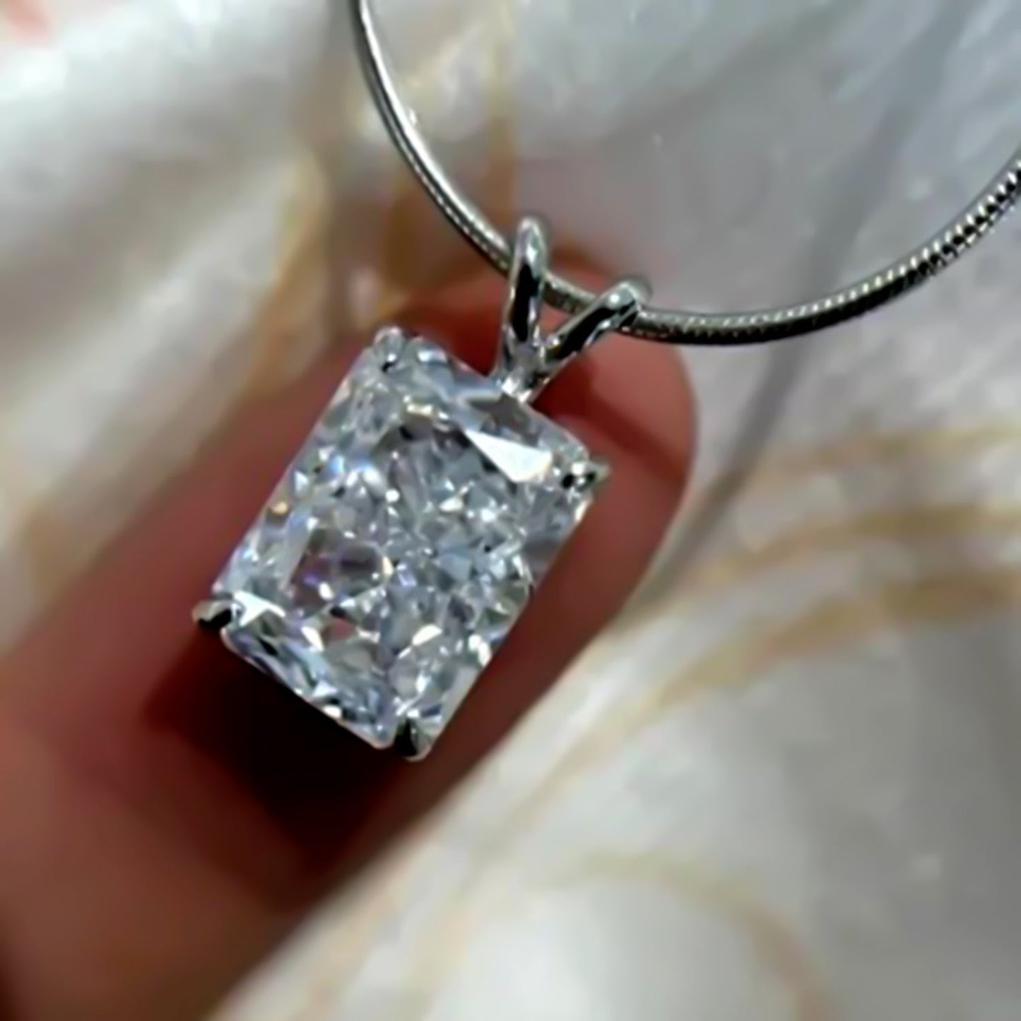2.50 ct DEW Certified Radiant Cut White Moissanite Pendant In Vermeil 925 Silver
