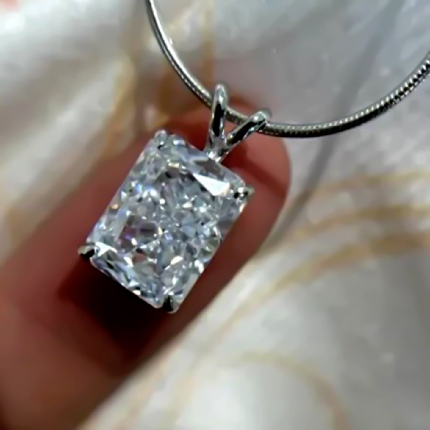 2.50 ct DEW Certified Radiant Cut White Moissanite Pendant In Vermeil 925 Silver