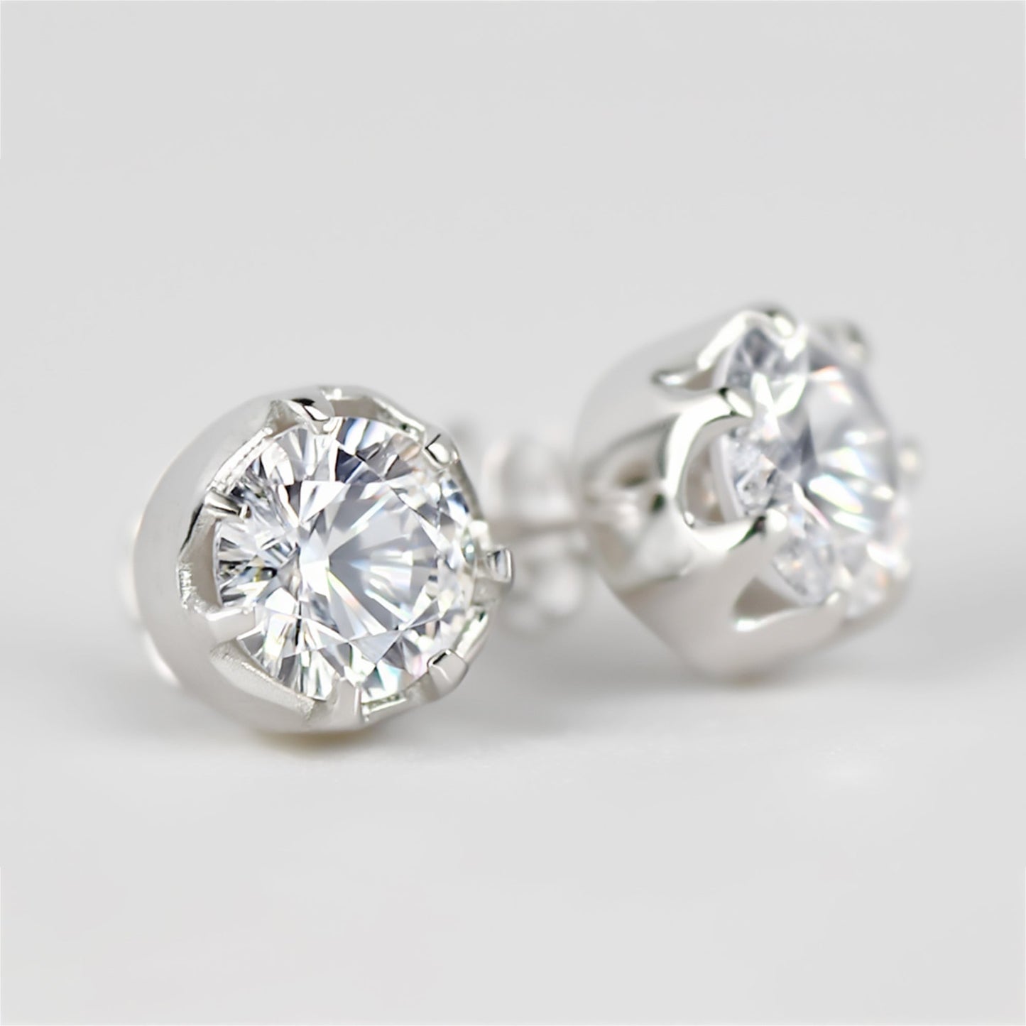 3.20 Ct Round Cut Lab Grown Diamond Stud Earrings VS1