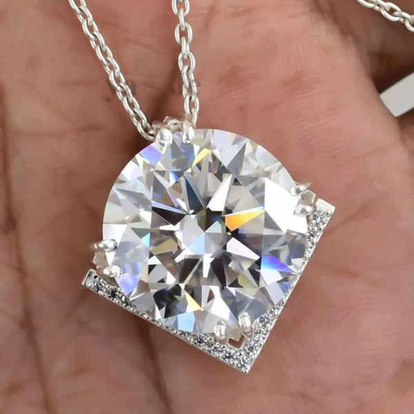 15 Ct White Moissanite Pendant in Gold Vermeil Certified Luxury Holiday Jewellery - View 4 - GEMHUB
