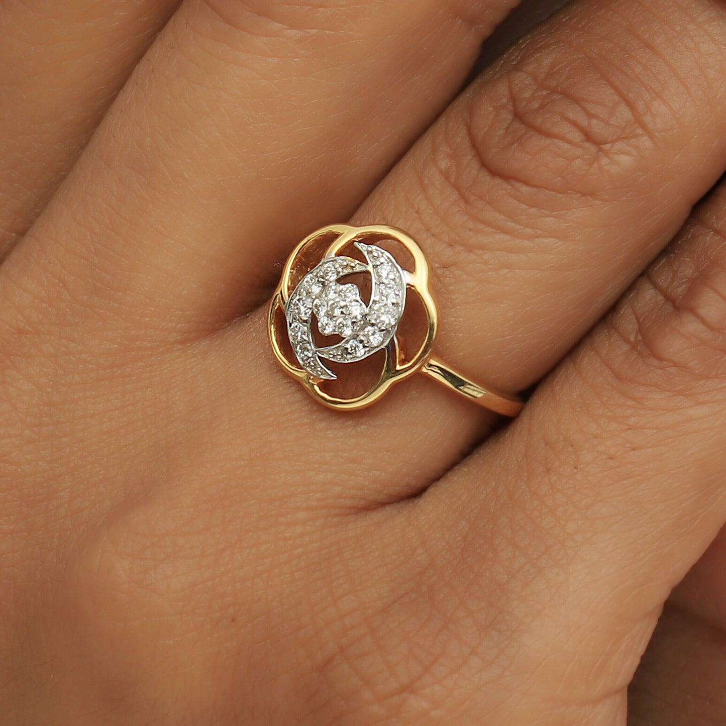 0.21 Ct. IGI Certified 18k Yellow Gold Diamond Floral Design Ring For Easter - view 6
