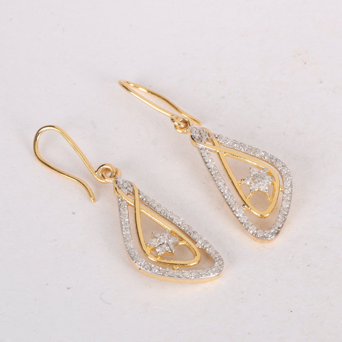 0.67 ct IGI Certified 18K Yellow Gold Stud Earrings with Natural Diamond