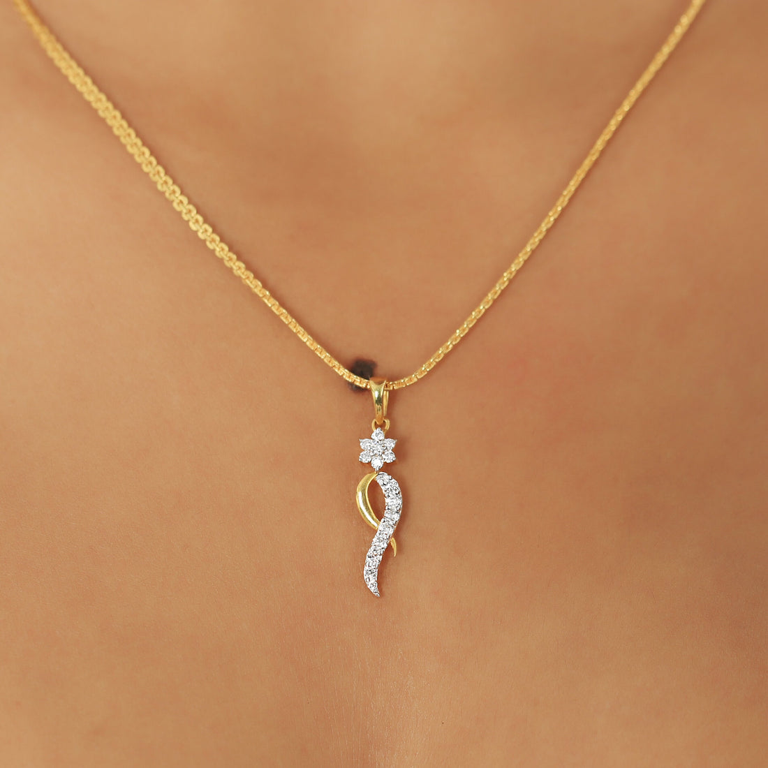 Elegant 18K Gold Pendant with 0.29 Ct IGI Certified Natural Diamond Jewellery - view 2