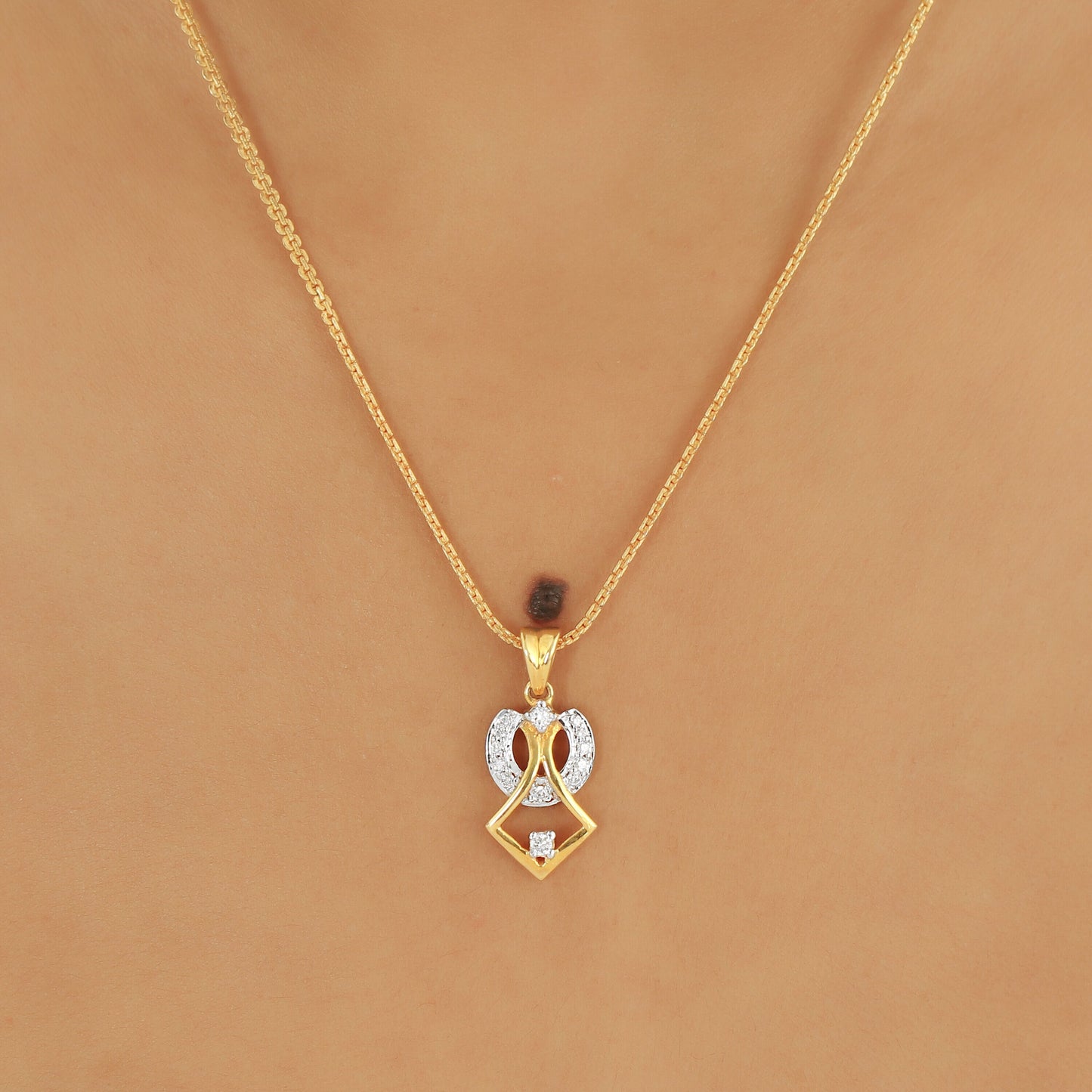 0.19 Ct IGI Certified Natural Diamond Necklace Pendant in 18K Gold - view 4