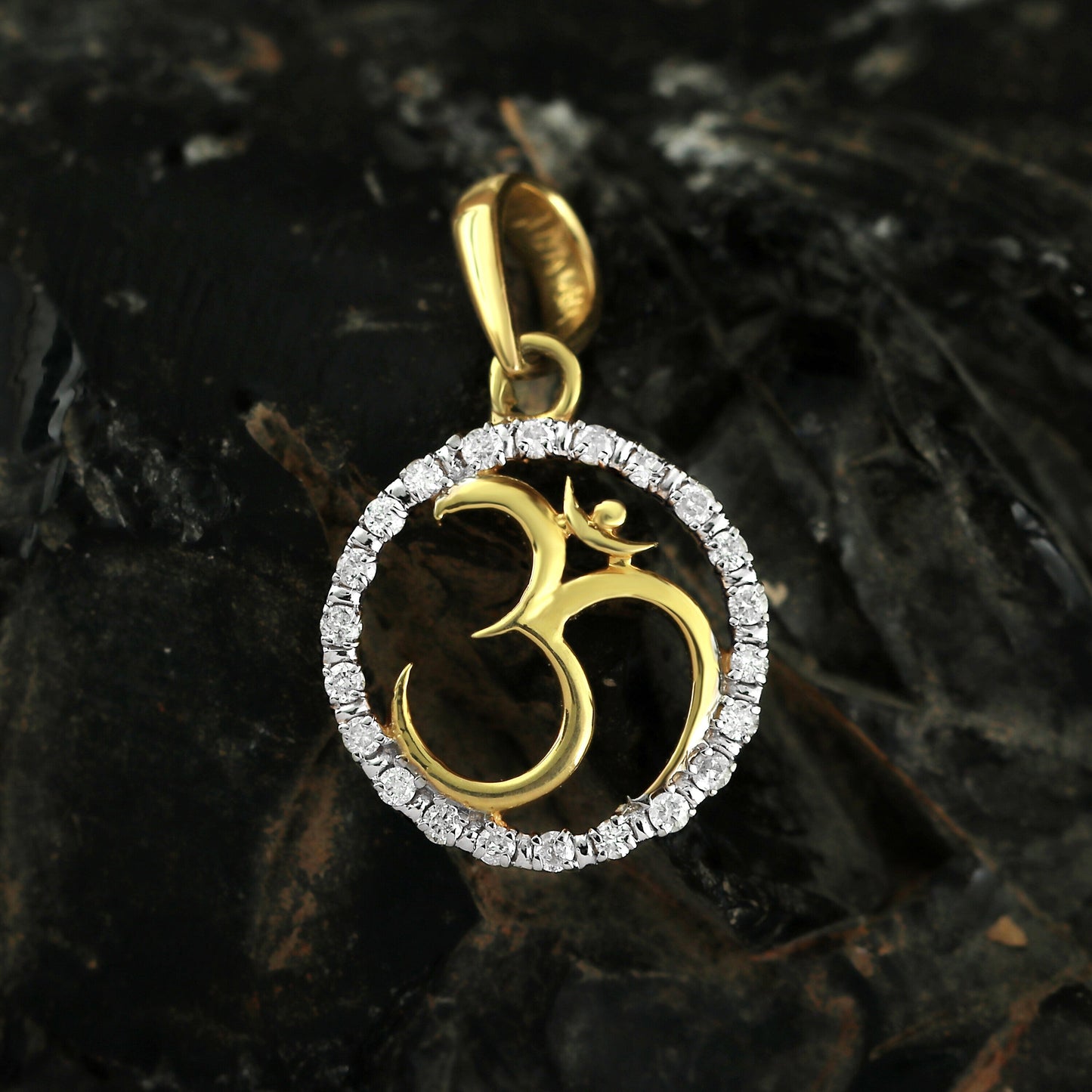 IGI Certified 0.24 Ct Natural Diamond Pendant 18k Gold Jewellery For Women