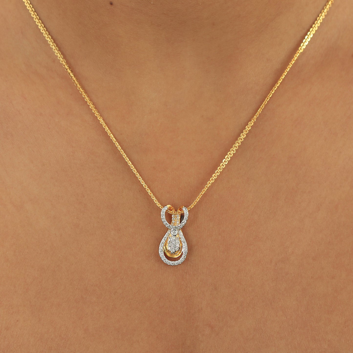 0.40 Ct IGI Certified Natural Diamond Pendant in 18K Gold Engagement Jewellery - view 5