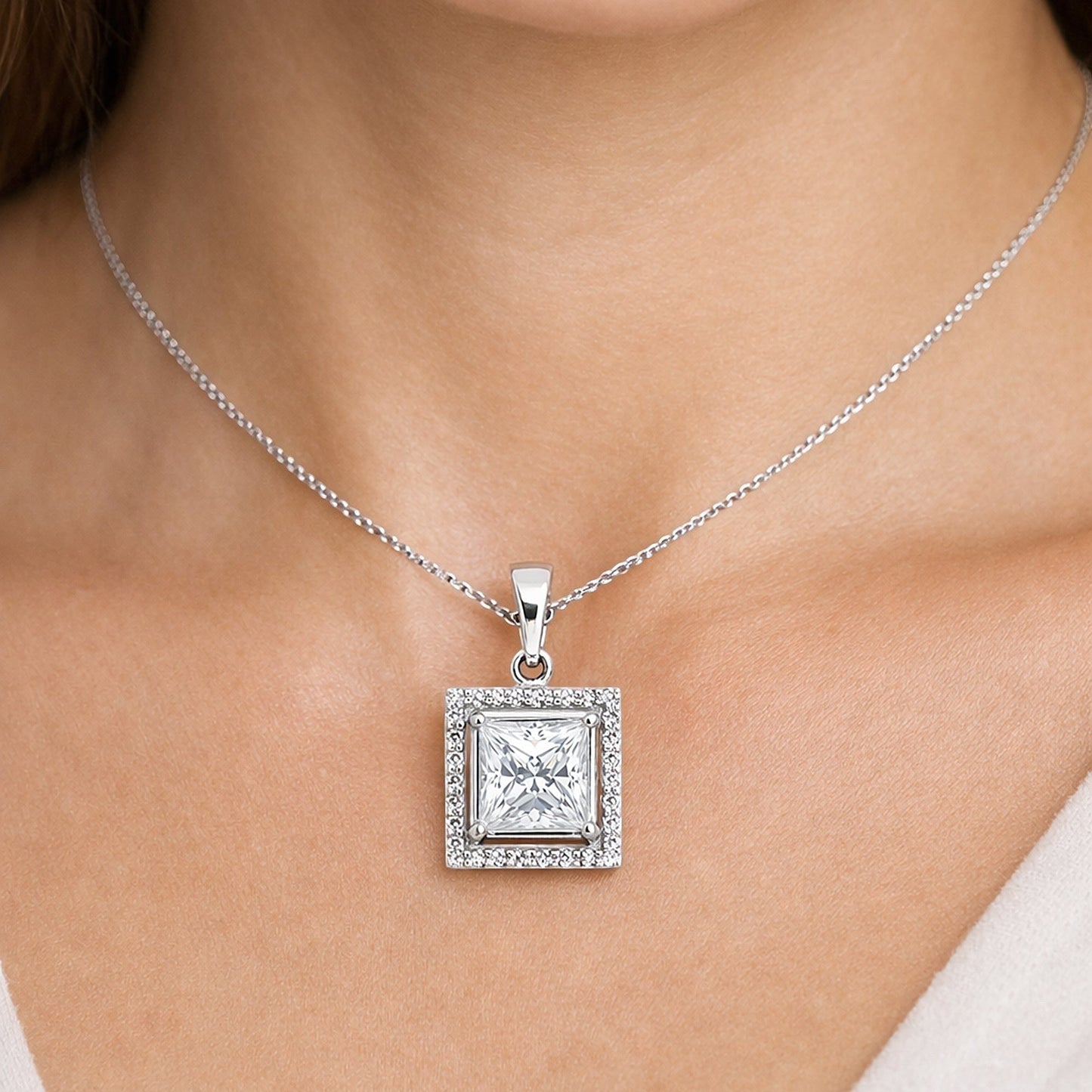 GEMHUB 2 Ct princess cut lab-grown diamond pendant with VS1 clarity in 18k gold vermeil.