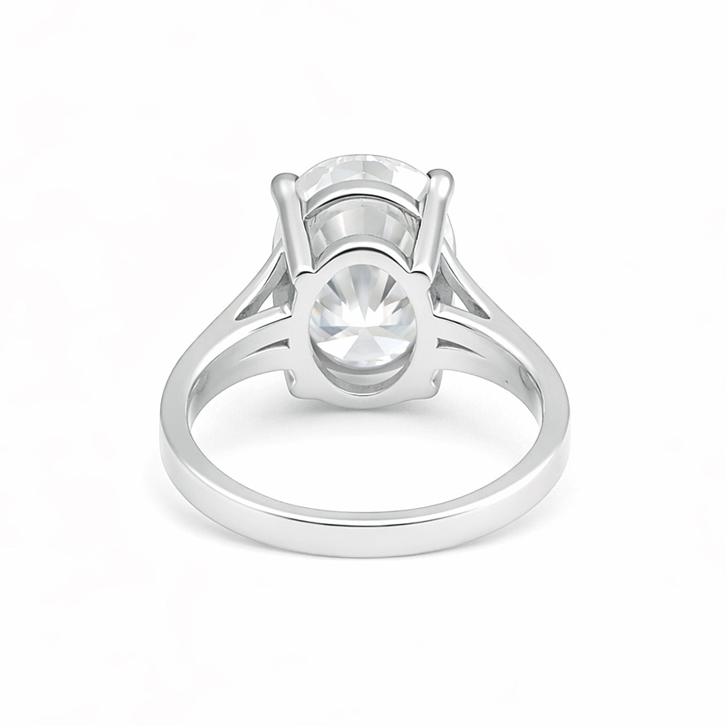GEMHUB 3 Ct oval cut lab grown diamond ring in 18k gold vermeil with VS1 clarity.