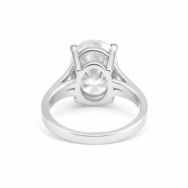 GEMHUB 3 Ct oval cut lab grown diamond ring in 18k gold vermeil with VS1 clarity.