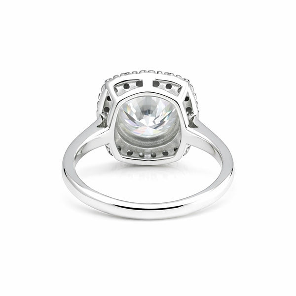 GEMHUB 4.00 Ct round cut lab grown diamond ring in 18k gold vermeil with VS1 clarity.