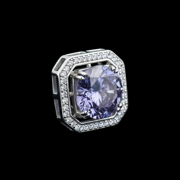 GEMHUB 3 Ct round cut blue lab-grown diamond pendant with VS1 clarity, set in 18k gold vermeil with a halo of small white diamonds.