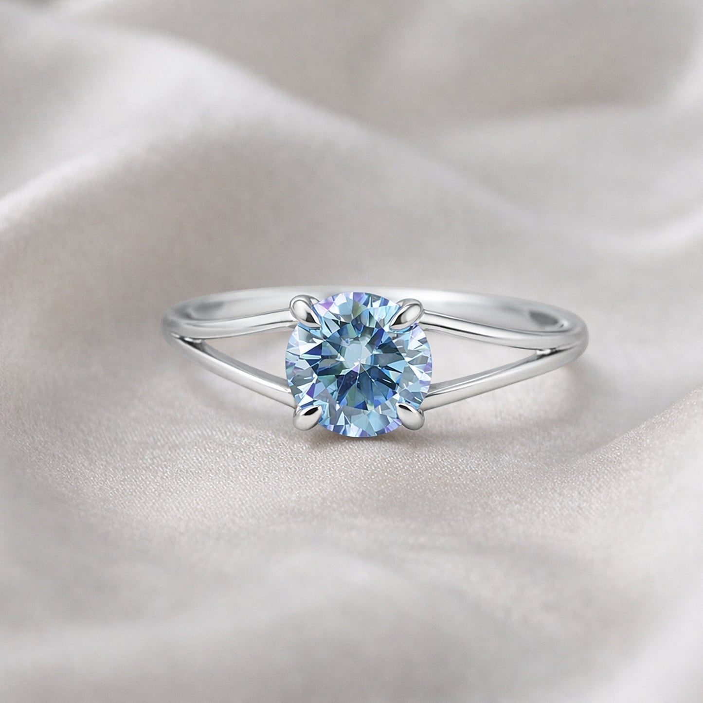 GEMHUB 2.50 Ct round cut blue lab-grown diamond ring with VS1 clarity in 18k gold vermeil.