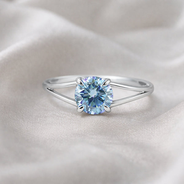 GEMHUB 2.50 Ct round cut blue lab-grown diamond ring with VS1 clarity in 18k gold vermeil.