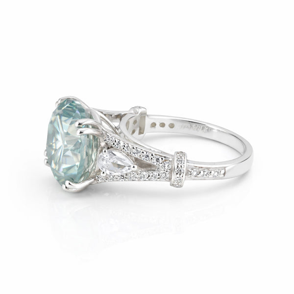 GEMHUB 5 Ct round cut blue lab grown diamond ring with VS1 clarity, set in 18k gold vermeil with accent stones.