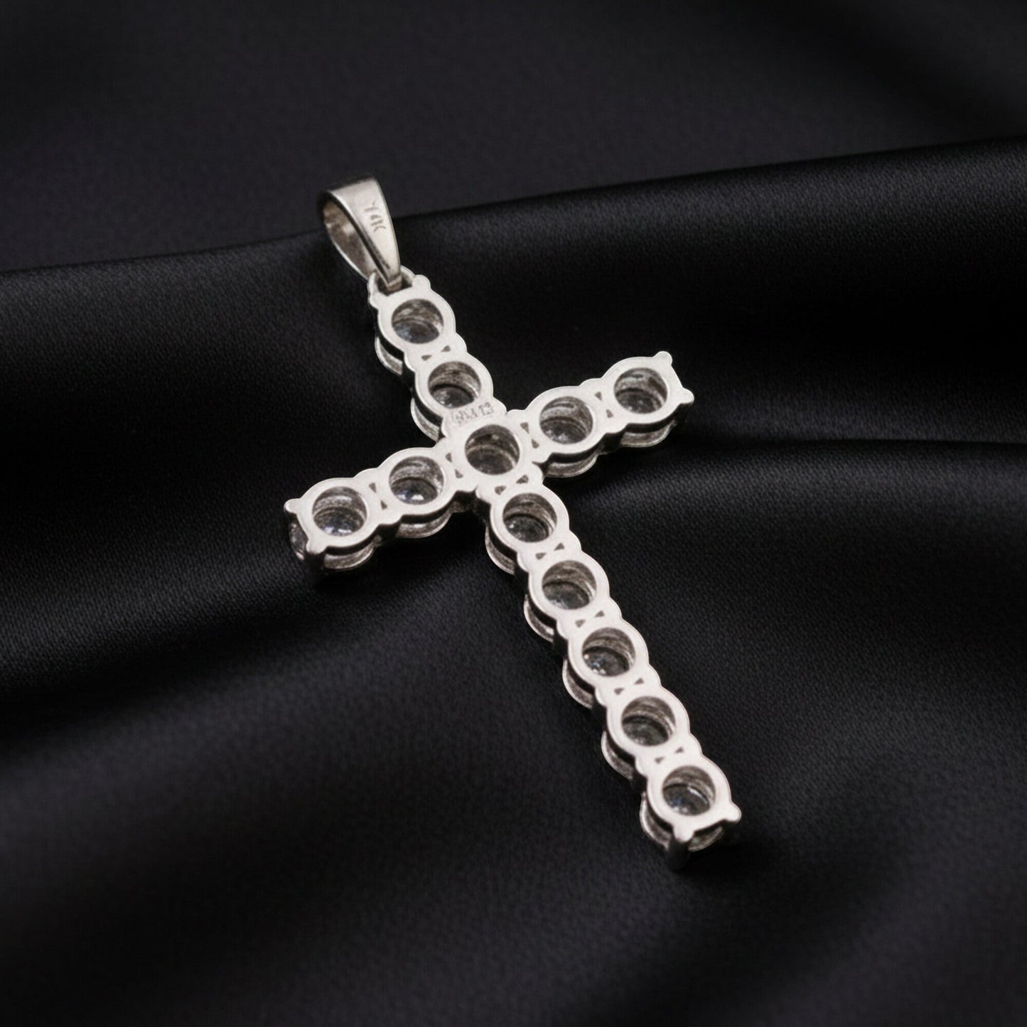 GEMHUB 3 Ct round cut lab grown diamond cross pendant in 18k white gold vermeil with VS1 clarity.